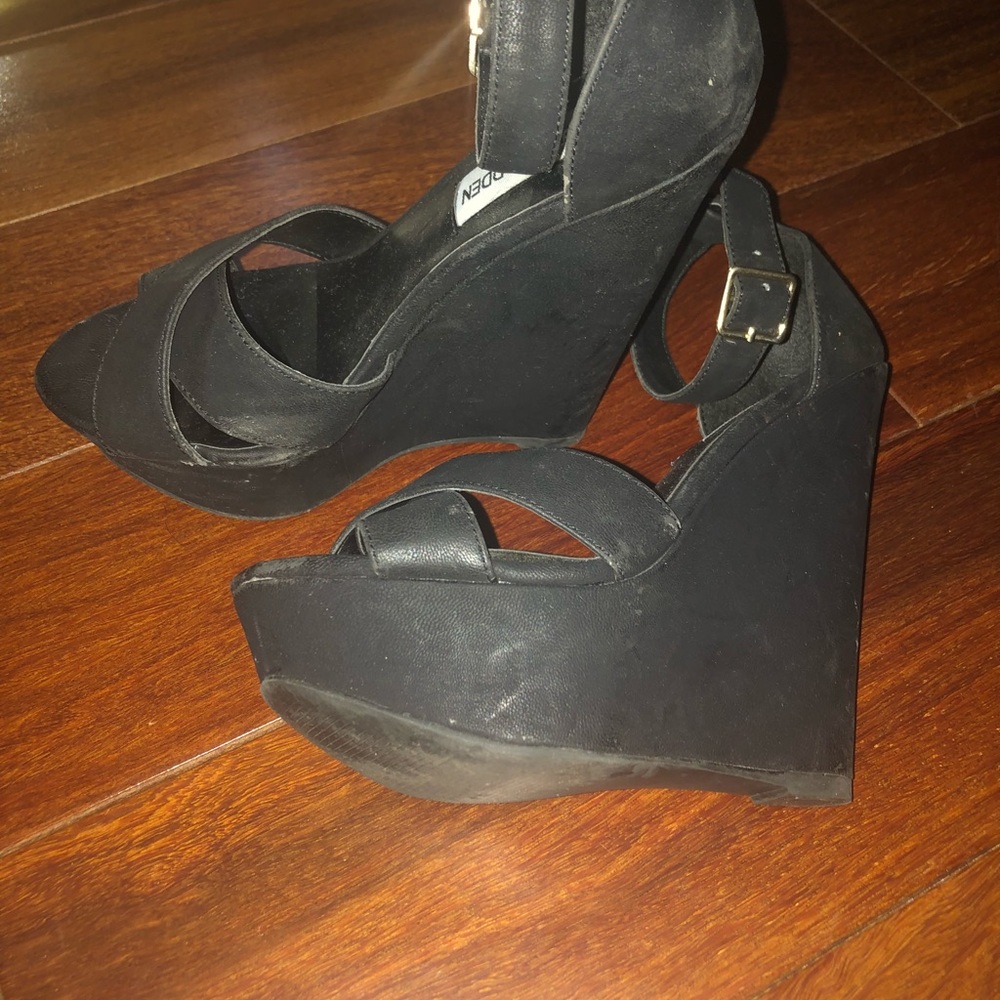 Nubuck wedges with platform
